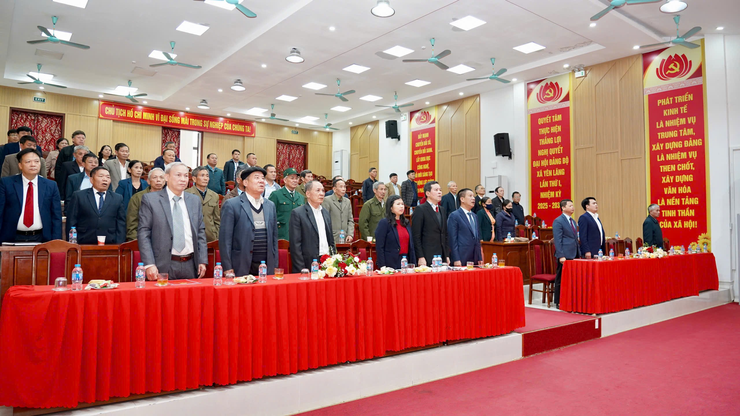 Xã Yên Lãng tổ chức trao Huy hiệu Đảng đợt 3/2/2026- Ảnh 1.
