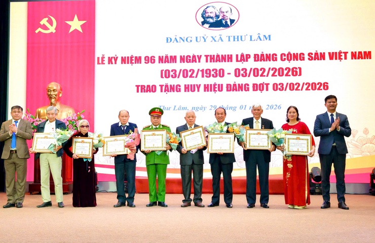 ĐẢNG ỦY XÃ THƯ LÂM TRANG TRỌNG TỔ CHỨC LỄ KỶ NIỆM 96 NĂM NGÀY THÀNH LẬP ĐẢNG (03/02/1930-03/02/2026) VÀ TRAO HUY HIỆU ĐẢNG ĐỢT 03/02/2026- Ảnh 8.