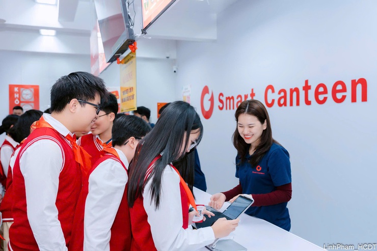 Phường Việt Hưng ra mắt mô hình “Smart Canteen”: Bước đột phá trong an toàn thực phẩm học đường và chuyển đổi số- Ảnh 9.