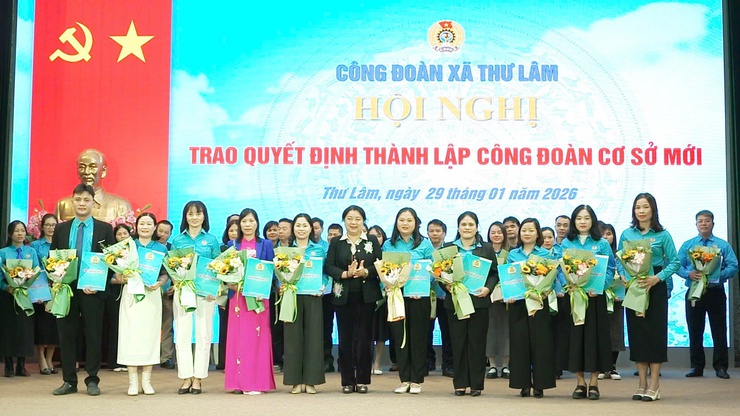 Công đoàn xã Thư Lâm tổ chức Hội nghị Tổng kết Công tác tổ chức Đại hội Công đoàn cơ sở và trao quyết định công nhận các chức danh công đoàn cơ sở- Ảnh 6.