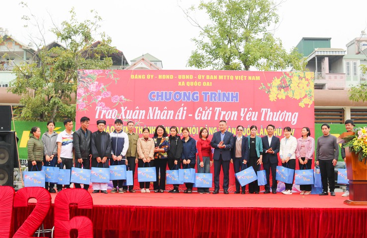 Quốc Oai lan tỏa yêu thương qua chương trình “Trao xuân nhân ái – Gửi trọn yêu thương”- Ảnh 11.
