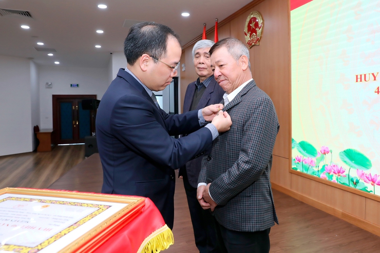 📰 PHƯỜNG CẦU GIẤY TRAO HUY HIỆU ĐẢNG TẶNG 104 ĐẢNG VIÊN ĐỢT 3/2- Ảnh 4.