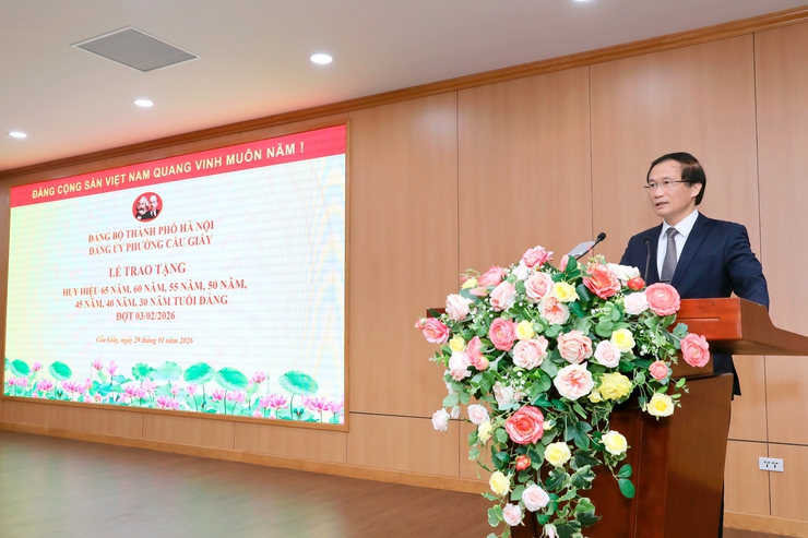 📰 PHƯỜNG CẦU GIẤY TRAO HUY HIỆU ĐẢNG TẶNG 104 ĐẢNG VIÊN ĐỢT 3/2- Ảnh 1.