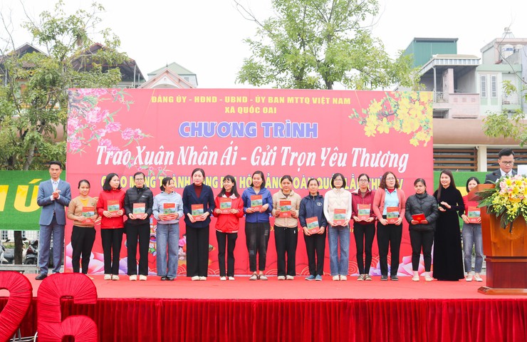 Quốc Oai lan tỏa yêu thương qua chương trình “Trao xuân nhân ái – Gửi trọn yêu thương”- Ảnh 12.