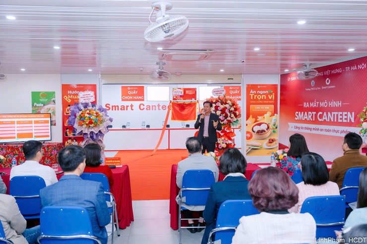 Phường Việt Hưng ra mắt mô hình “Smart Canteen”: Bước đột phá trong an toàn thực phẩm học đường và chuyển đổi số- Ảnh 3.