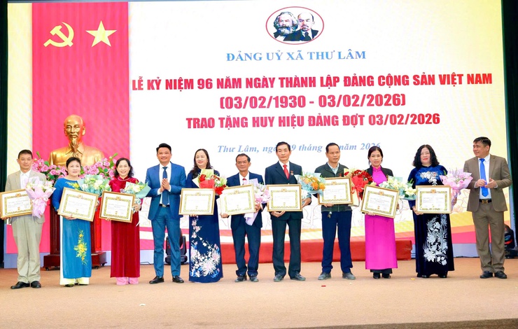 ĐẢNG ỦY XÃ THƯ LÂM TRANG TRỌNG TỔ CHỨC LỄ KỶ NIỆM 96 NĂM NGÀY THÀNH LẬP ĐẢNG (03/02/1930-03/02/2026) VÀ TRAO HUY HIỆU ĐẢNG ĐỢT 03/02/2026- Ảnh 9.