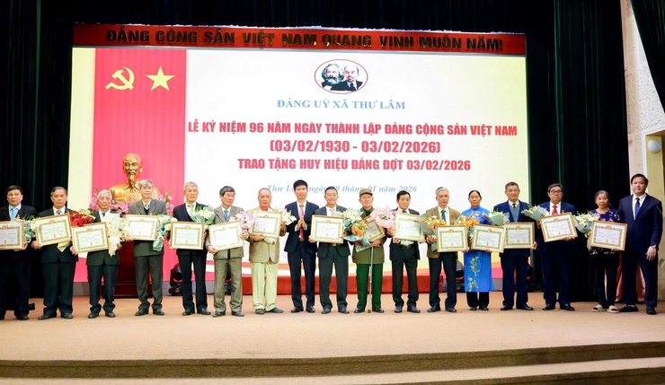 ĐẢNG ỦY XÃ THƯ LÂM TRANG TRỌNG TỔ CHỨC LỄ KỶ NIỆM 96 NĂM NGÀY THÀNH LẬP ĐẢNG (03/02/1930-03/02/2026) VÀ TRAO HUY HIỆU ĐẢNG ĐỢT 03/02/2026- Ảnh 10.