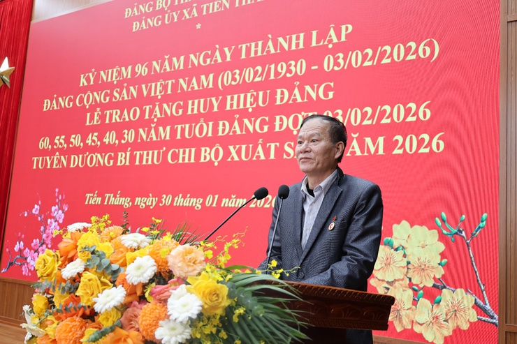Đảng ủy xã Tiến Thắng kỷ niệm 96 năm ngày thành lập Đảng và trao tặng huy hiệu Đảng đợt 03/02/2026- Ảnh 4.