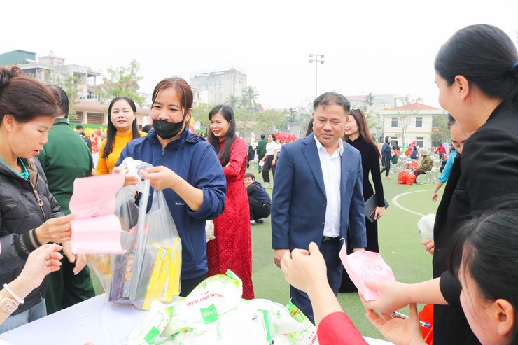 Quốc Oai lan tỏa yêu thương qua chương trình “Trao xuân nhân ái – Gửi trọn yêu thương”- Ảnh 19.