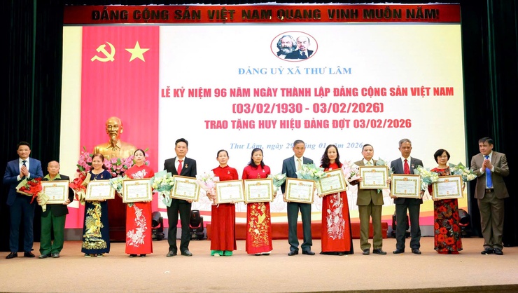 ĐẢNG ỦY XÃ THƯ LÂM TRANG TRỌNG TỔ CHỨC LỄ KỶ NIỆM 96 NĂM NGÀY THÀNH LẬP ĐẢNG (03/02/1930-03/02/2026) VÀ TRAO HUY HIỆU ĐẢNG ĐỢT 03/02/2026- Ảnh 11.