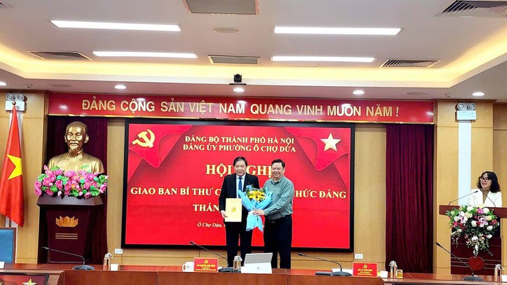 Đảng ủy Phường Ô Chợ Dừa : Quyết tâm triển khai nhiệm vụ ngay từ tháng đầu năm và tuyên dương Bí thư chi bộ xuất sắc tiêu biểu Thành phố- Ảnh 4.