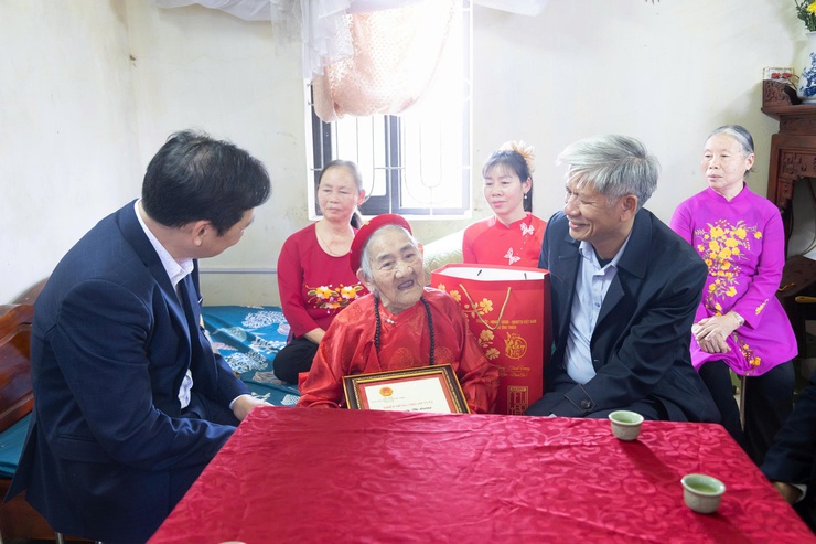 Thăm, tặng quà Tết Nguyên đán Bính Ngọ năm 2026 cho người có công và các đối tượng chính sách- Ảnh 14.