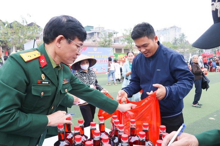 Quốc Oai lan tỏa yêu thương qua chương trình “Trao xuân nhân ái – Gửi trọn yêu thương”- Ảnh 22.