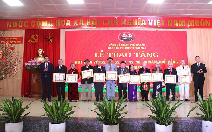 Đảng uỷ phường Tương Mai: Tri ân những người Đảng viên kiên trung dưới lá cờ vẻ vang của Đảng- Ảnh 3.