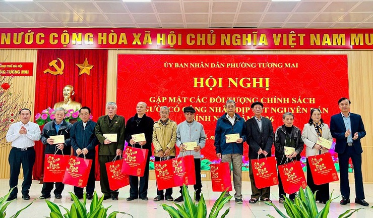 Phường Tương Mai: Gặp mặt các đối tượng chính sách, người có công nhân dịp Tết Nguyên đán Bính Ngọ 2026- Ảnh 4.