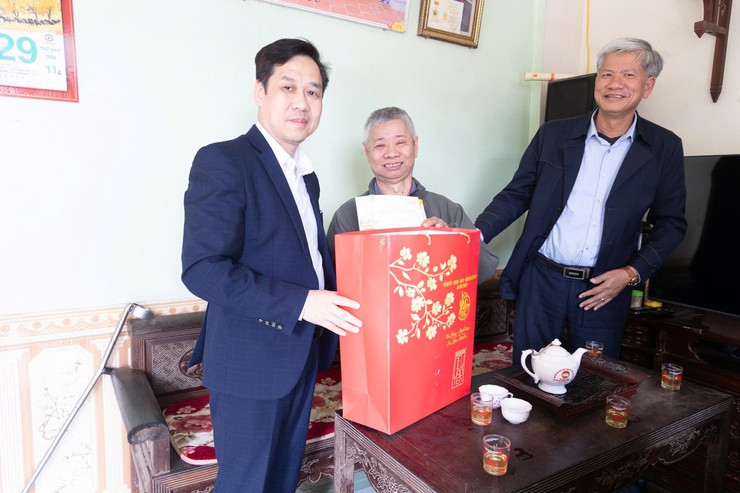 Thăm, tặng quà Tết Nguyên đán Bính Ngọ năm 2026 cho người có công và các đối tượng chính sách- Ảnh 11.