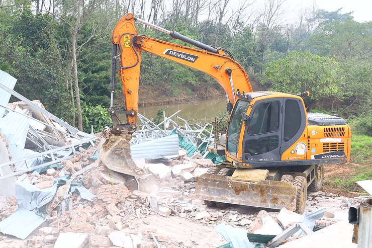 XÃ THẠCH THẤT TỔ CHỨC CƯỠNG CHẾ CÁC TRƯỜNG HỢP VI PHẠM ĐẤT ĐAI- Ảnh 9.