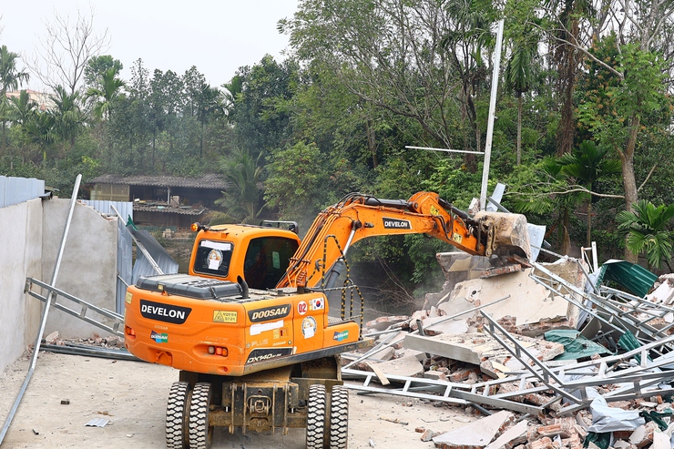 XÃ THẠCH THẤT TỔ CHỨC CƯỠNG CHẾ CÁC TRƯỜNG HỢP VI PHẠM ĐẤT ĐAI- Ảnh 7.