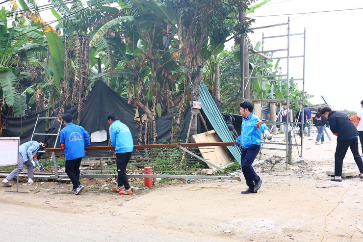 XÃ THẠCH THẤT TỔ CHỨC CƯỠNG CHẾ CÁC TRƯỜNG HỢP VI PHẠM ĐẤT ĐAI- Ảnh 8.