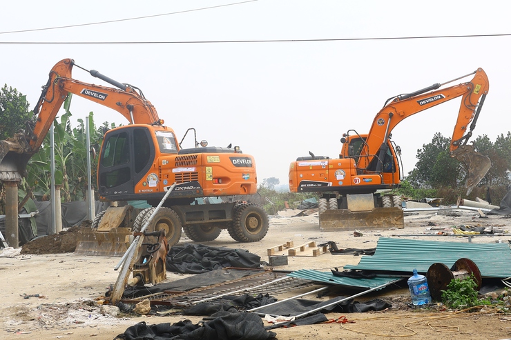 XÃ THẠCH THẤT TỔ CHỨC CƯỠNG CHẾ CÁC TRƯỜNG HỢP VI PHẠM ĐẤT ĐAI- Ảnh 12.