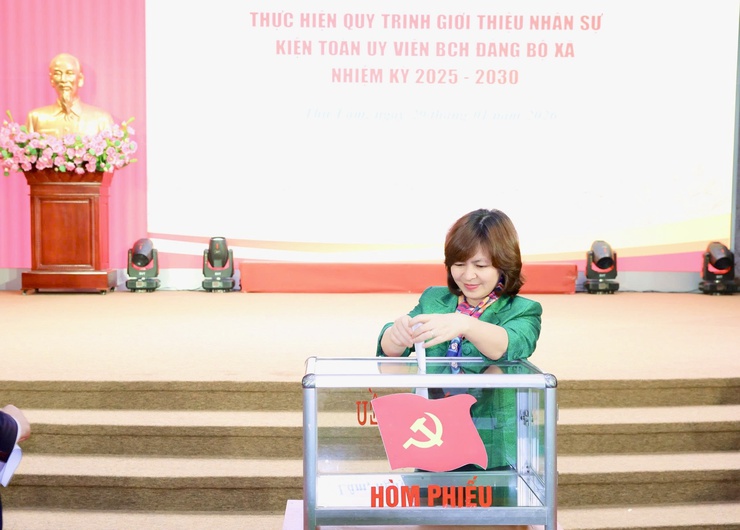 ĐẢNG ỦY XÃ THƯ LÂM TỔ CHỨC HỘI NGHỊ THỰC HIỆN QUY TRÌNH GIỚI THIỆU NHÂN SỰ KIỆN TOÀN UỶ VIÊN BCH  ĐẢNG BỘ XÃ NHIỆM KỲ 2025-2030- Ảnh 4.