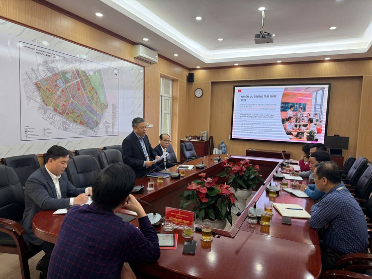 Thường trực Đảng uỷ làm việc với các ban Đảng, Văn phòng Đảng uỷ, Uỷ ban MTTQ Việt Nam và các tổ chức chính trị - xã hội phường về nhiệm vụ trọng tâm năm 2026- Ảnh 2.