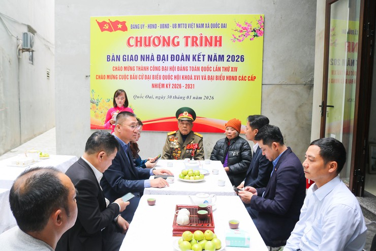 Quốc Oai trao nhà Đại đoàn kết cho gia đình CCB Lương Minh Nghĩa dịp Tết đến, Xuân về- Ảnh 1.