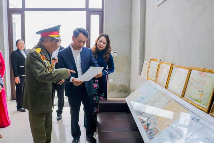 Quốc Oai trao nhà Đại đoàn kết cho gia đình CCB Lương Minh Nghĩa dịp Tết đến, Xuân về- Ảnh 6.