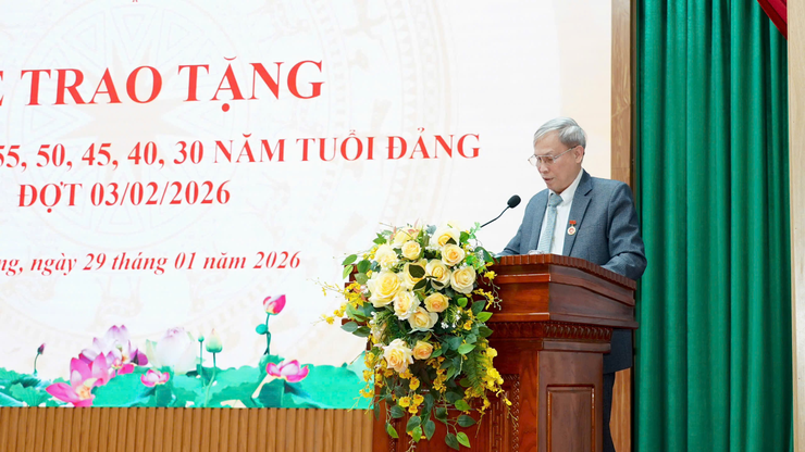 Xã Yên Lãng tổ chức trao Huy hiệu Đảng đợt 3/2/2026- Ảnh 5.