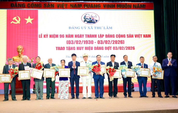ĐẢNG ỦY XÃ THƯ LÂM TRANG TRỌNG TỔ CHỨC LỄ KỶ NIỆM 96 NĂM NGÀY THÀNH LẬP ĐẢNG (03/02/1930-03/02/2026) VÀ TRAO HUY HIỆU ĐẢNG ĐỢT 03/02/2026- Ảnh 12.
