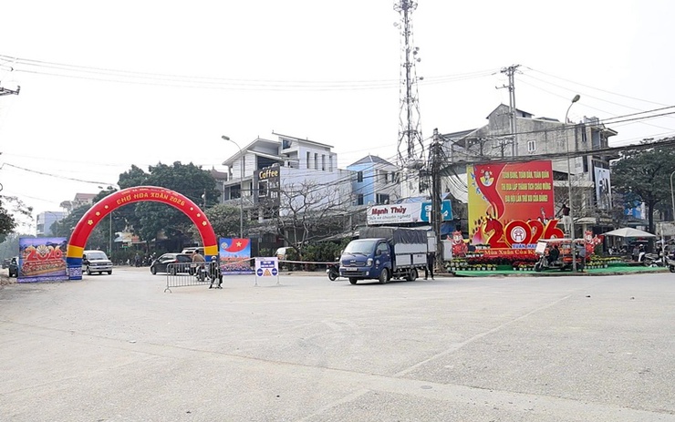 Chợ hoa Xuân Bính Ngọ 2026 xã Xuân Mai rộn ràng, thu hút đông đảo Nhân dân tham quan, mua sắm- Ảnh 3.