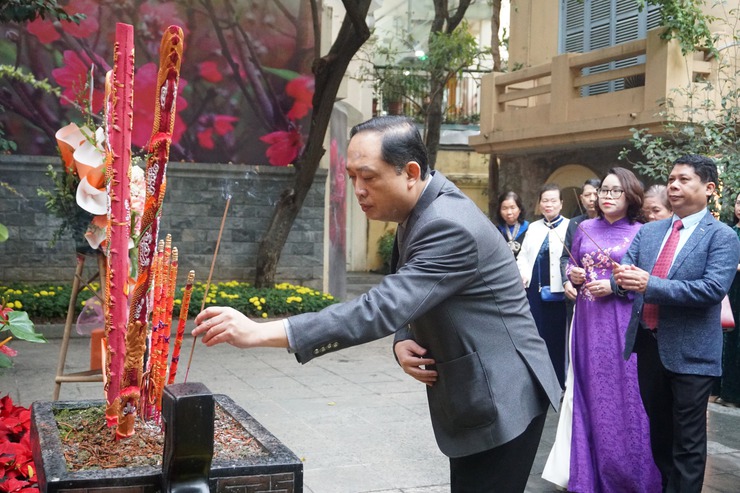 TIẾP NỐI TRUYỀN THỐNG CÁCH MẠNG – PHƯỜNG CỬA NAM DÂNG HƯƠNG TẠI DI TÍCH LỊCH SỬ QUỐC GIA 90 THỢ NHUỘM- Ảnh 12.