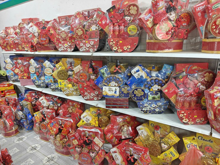 Tăng cường kiểm tra, đấu tranh chống buôn lậu, gian lận thương mại và hàng giả dịp Tết Nguyên đán 2026- Ảnh 2.