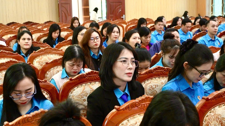 Công đoàn xã Thư Lâm tổ chức Hội nghị Tổng kết Công tác tổ chức Đại hội Công đoàn cơ sở và trao quyết định công nhận các chức danh công đoàn cơ sở- Ảnh 3.