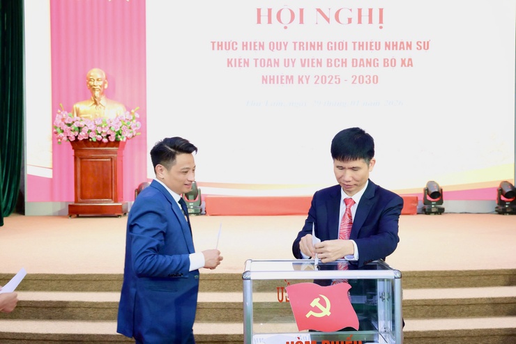 ĐẢNG ỦY XÃ THƯ LÂM TỔ CHỨC HỘI NGHỊ THỰC HIỆN QUY TRÌNH GIỚI THIỆU NHÂN SỰ KIỆN TOÀN UỶ VIÊN BCH  ĐẢNG BỘ XÃ NHIỆM KỲ 2025-2030- Ảnh 6.