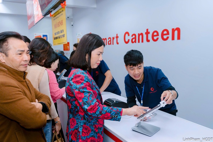 Phường Việt Hưng ra mắt mô hình “Smart Canteen”: Bước đột phá trong an toàn thực phẩm học đường và chuyển đổi số- Ảnh 8.