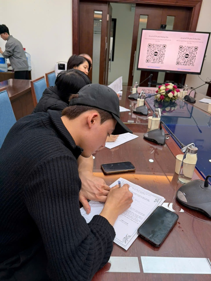 Hội nghị tập huấn kiến thức an toàn thực phẩm cho các chủ cơ sở kinh doanh dịch vụ ăn uống tại tuyến phố Hoàng Cầu và tuyến phố Ô Chợ Dừa- Ảnh 3.