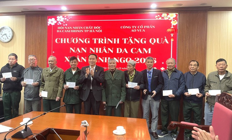 Hội nạn nhân chất độc da cam TP Hà Nội trao quà Tết Xuân Bính Ngọ 2026 cho hội viên xã Quang Minh- Ảnh 2.