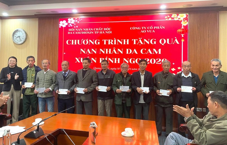 Hội nạn nhân chất độc da cam TP Hà Nội trao quà Tết Xuân Bính Ngọ 2026 cho hội viên xã Quang Minh- Ảnh 3.