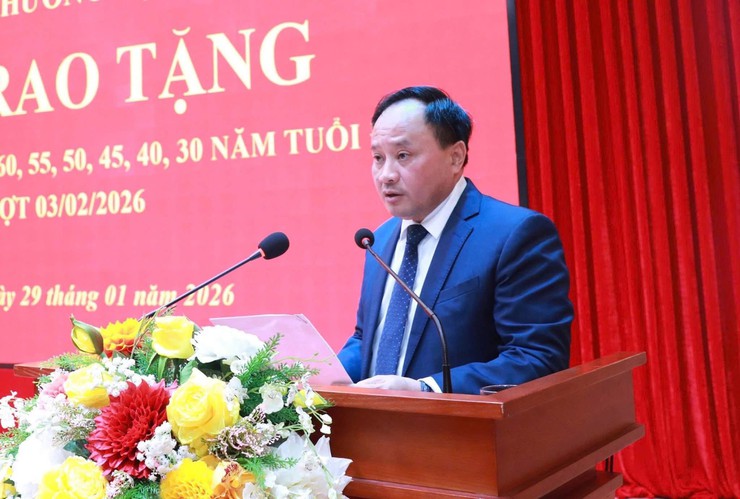 PHƯỜNG BẠCH MAI TỔ CHỨC LỄ TRAO HUY HIỆU ĐẢNG ĐỢT 03/02/2026- Ảnh 4.