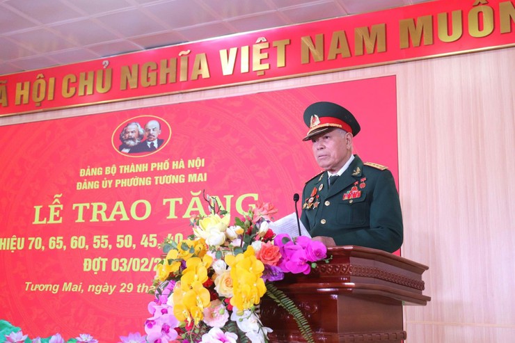 Đảng uỷ phường Tương Mai: Tri ân những người Đảng viên kiên trung dưới lá cờ vẻ vang của Đảng- Ảnh 4.