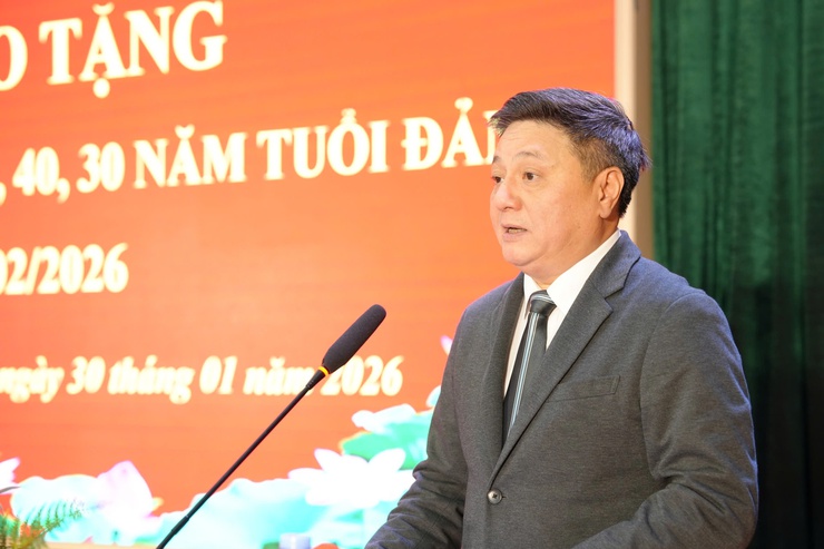 Đảng ủy xã Thanh Oai trao tặng 41 Huy hiệu đảng đợt 3/2/2026- Ảnh 18.