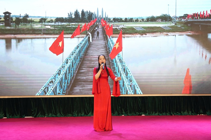 Đảng ủy xã Thanh Oai trao tặng 41 Huy hiệu đảng đợt 3/2/2026- Ảnh 2.