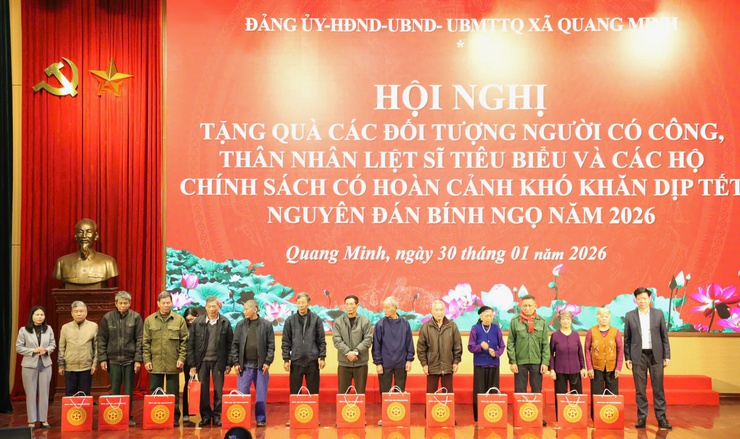 Xã Quang Minh: Trao tặng 100 suất quà đối với người có công với cách mạng, thân nhân liệt sĩ có hoàn cảnh khó khăn nhân dịp Tết Nguyên đán Bính Ngọ năm 2026- Ảnh 5.