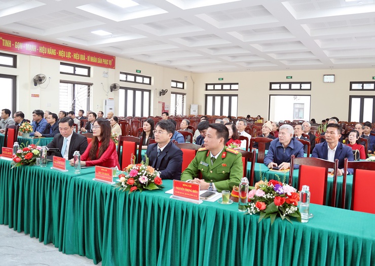 Xuân Mai trao tặng Huy hiệu Đảng đợt 03/2/2026 tới 36 Đảng viên- Ảnh 2.