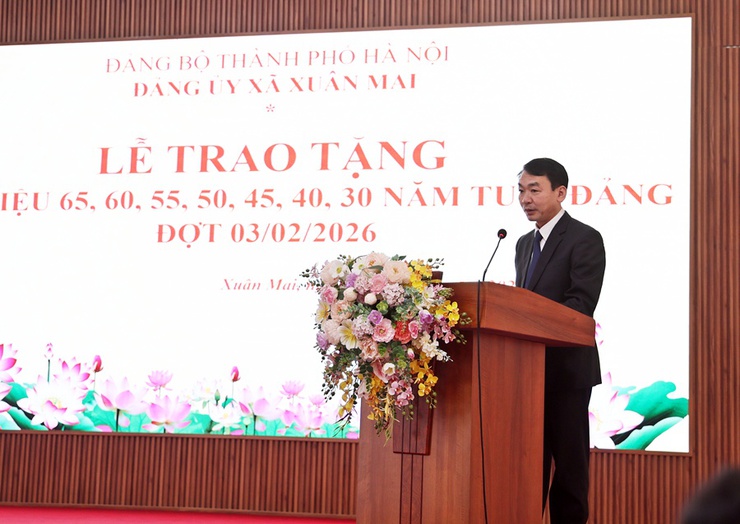 Xuân Mai trao tặng Huy hiệu Đảng đợt 03/2/2026 tới 36 Đảng viên- Ảnh 13.