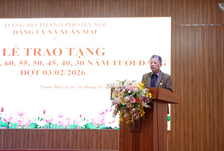 Xuân Mai trao tặng Huy hiệu Đảng đợt 03/2/2026 tới 36 Đảng viên- Ảnh 14.