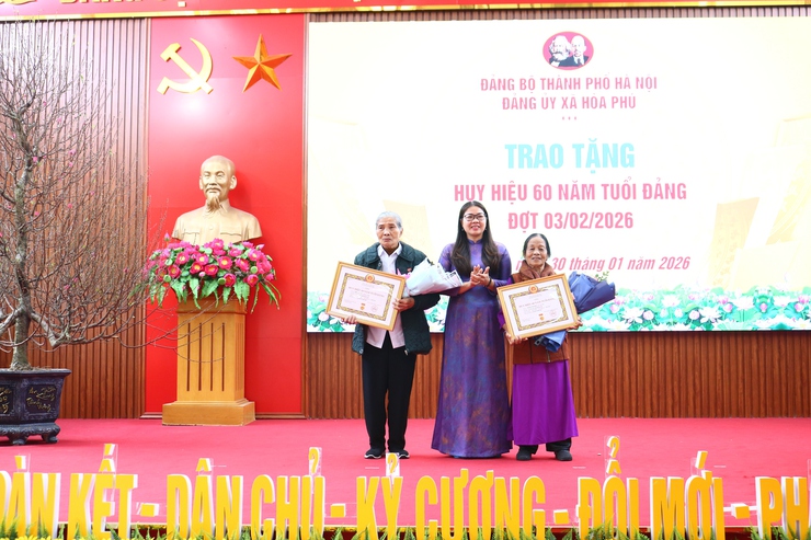 Đảng ủy xã Hòa Phú: Tổ chức Lễ trao Huy hiệu Đảng đợt 3/2/2026- Ảnh 2.