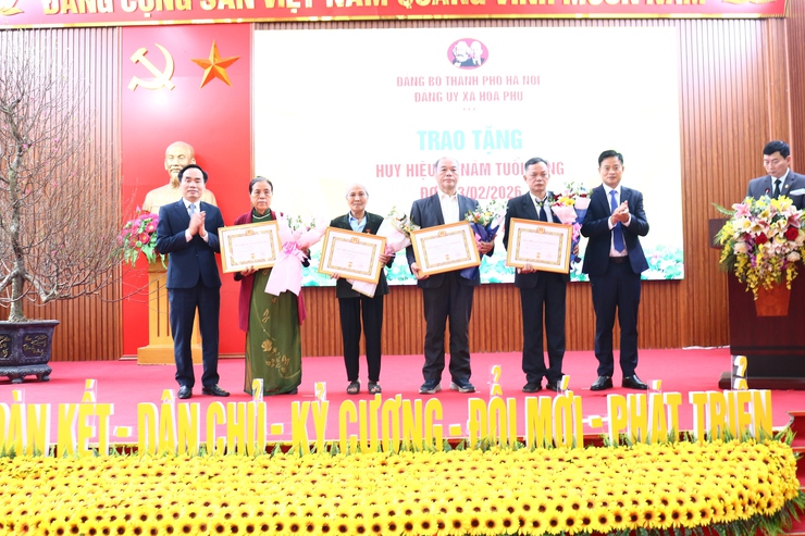 Đảng ủy xã Hòa Phú: Tổ chức Lễ trao Huy hiệu Đảng đợt 3/2/2026- Ảnh 5.