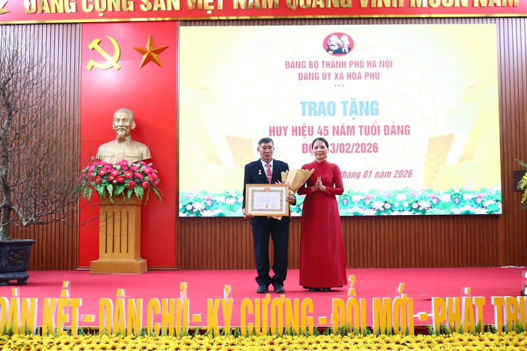 Đảng ủy xã Hòa Phú: Tổ chức Lễ trao Huy hiệu Đảng đợt 3/2/2026- Ảnh 6.